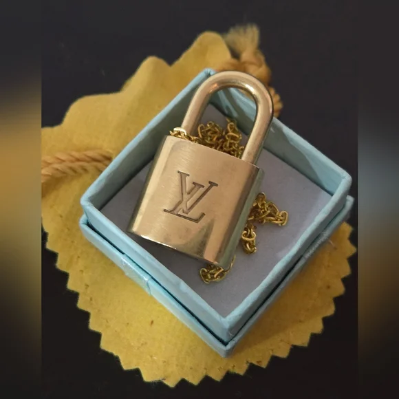 LV Lock #322 Unbranded Chain And Box Made In FRANCE - Picture 1 of 9